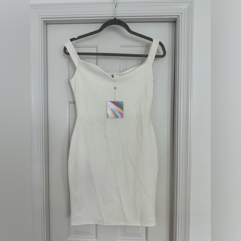 Missguided White Sweetheart Bardot Dress